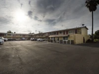 Sky Riders Motel 2*