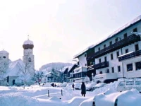 Kirchplatz 3*