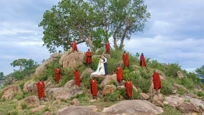Four Seasons Safari Lodge Serengeti предлагает аутентичные свадебные церемонии в стиле масаев в главном заповеднике Танзании