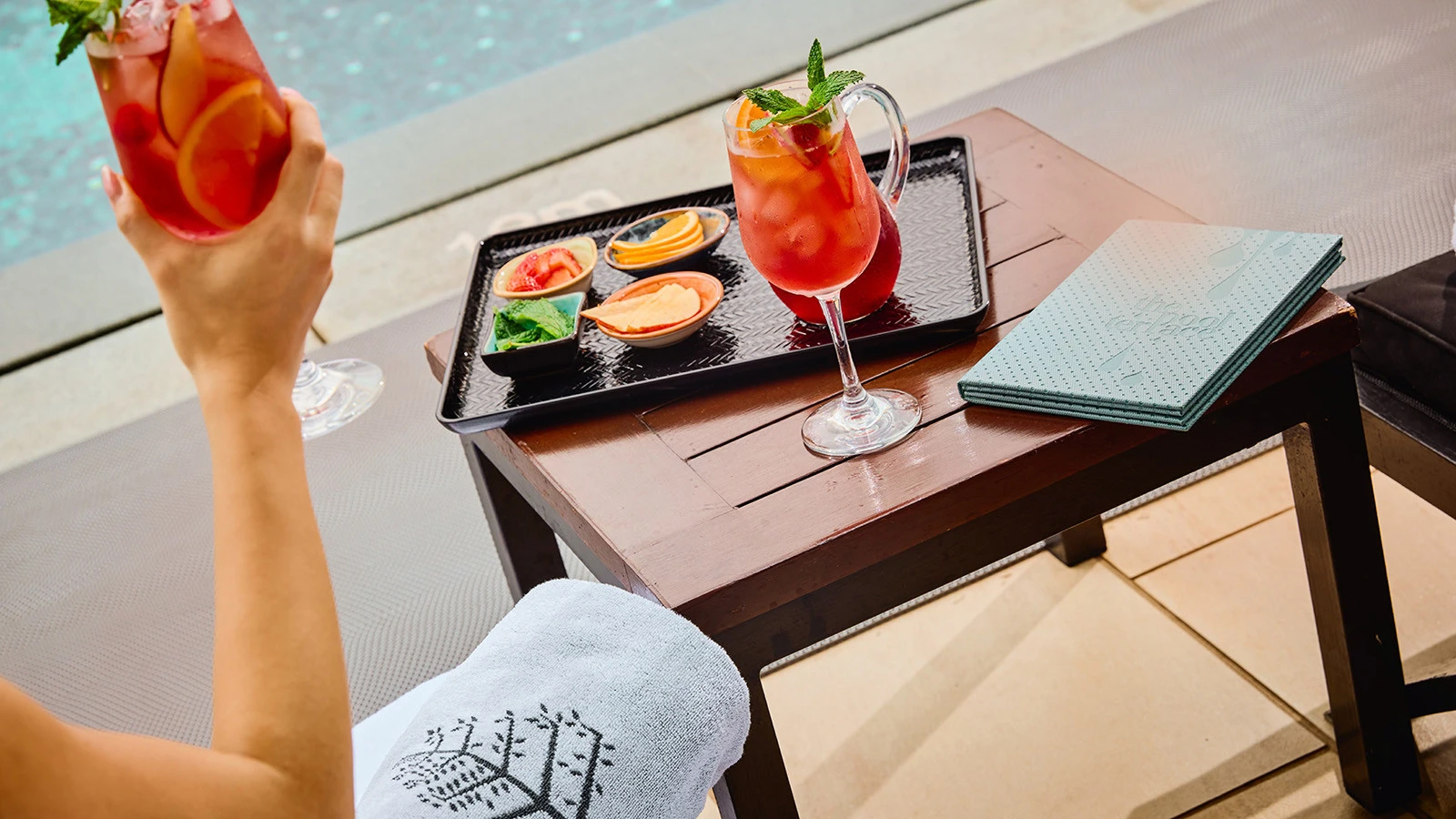 Лето в гавани с Four Seasons Hotel Hong Kong