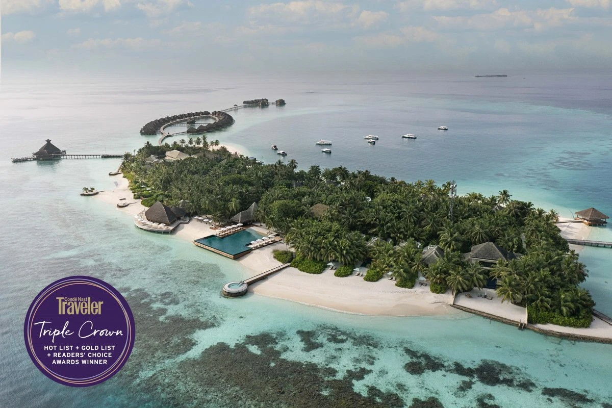 Отель Huvafen Fushi вошёл в элитную группу мировых гостиниц, завоевав «Тройную корону» Condé Nast Traveller