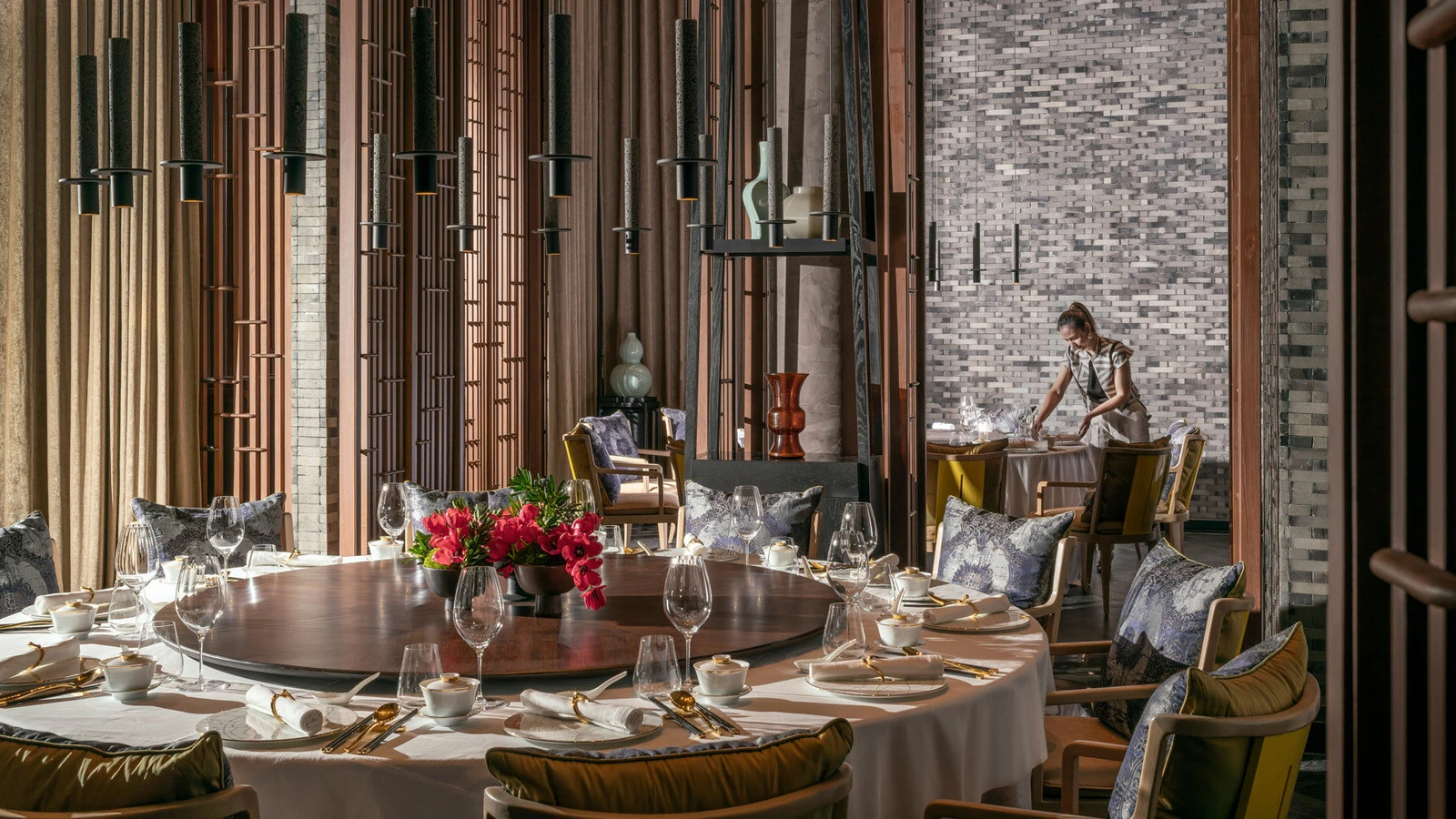 Four Seasons Hotel Bangkok at Chao Phraya River представляет «Кантонский стол»: четыре прославленных шеф-повара объединяются в Yu Ting Yuan