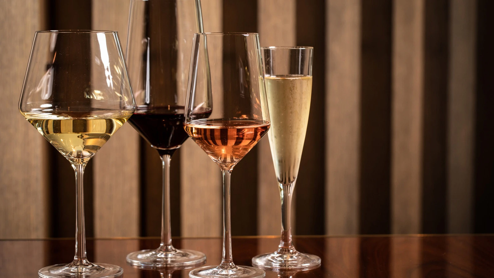 Adorn Bar & Restaurant в Four Seasons Hotel Chicago представляет расширенную винную карту, новые сомелье-опыты и серию винных ужинов