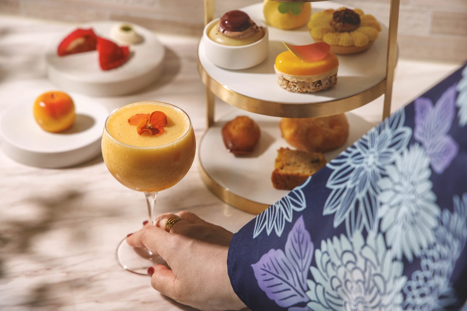 Four Seasons Hotel Tokyo at Otemachi: 101 день солнечного лета в небе над Токио