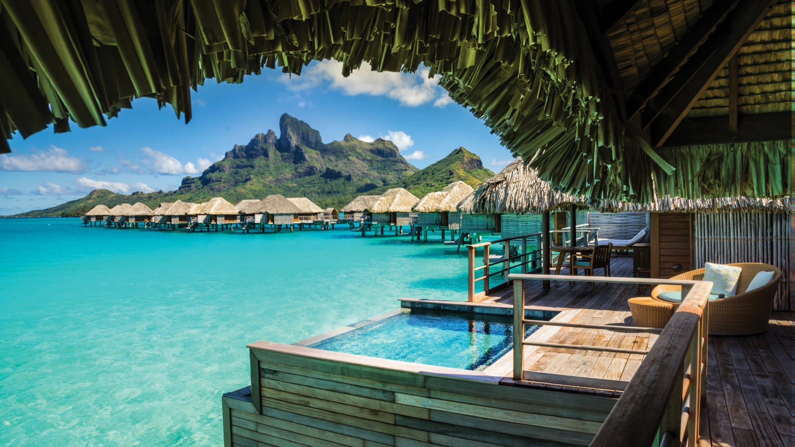 Four Seasons Resort Bora Bora приглашает гостей провести это лето с роскошью в бунгало над водой с собственным бассейном