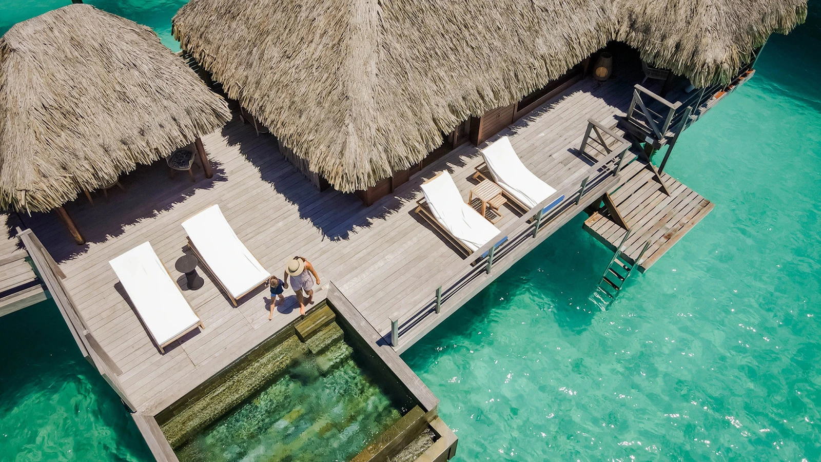 Four Seasons Resort Bora Bora приглашает гостей провести это лето с роскошью в бунгало над водой с собственным бассейном