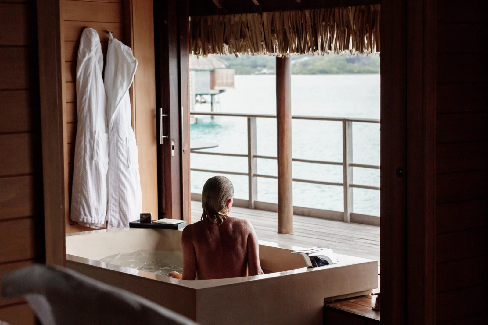 Four Seasons Resort Bora Bora приглашает гостей провести это лето с роскошью в бунгало над водой с собственным бассейном
