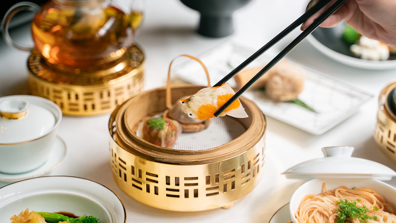 Yu Ting Yuan в Four Seasons Bangkok открывает новую главу кантонского димсама с шеф-поваром Чжао Янем