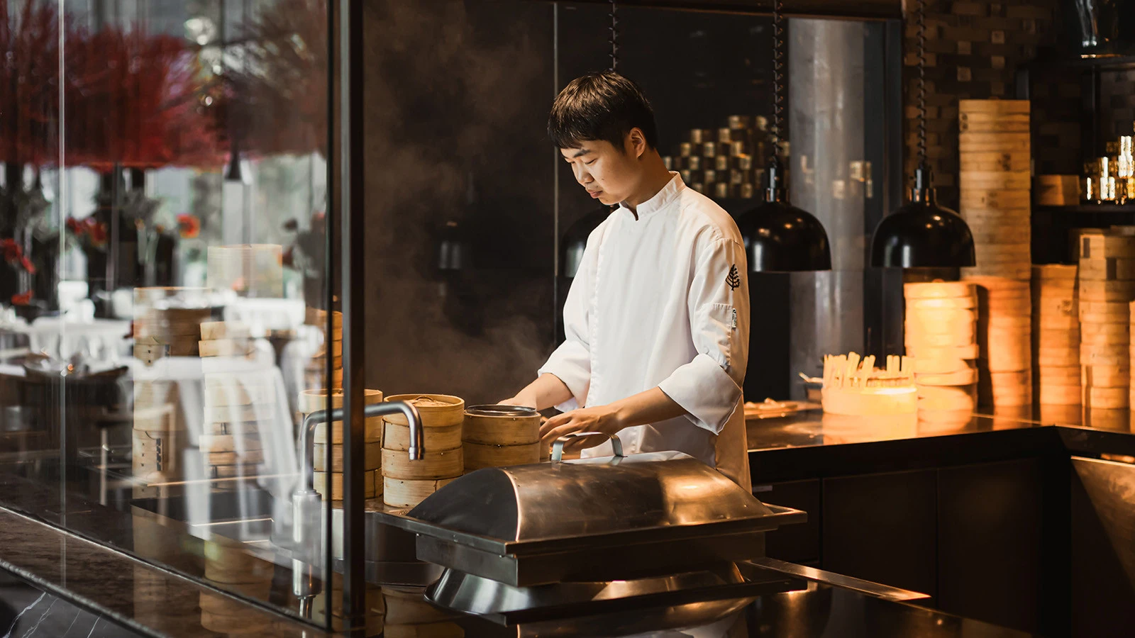 Yu Ting Yuan в Four Seasons Bangkok открывает новую главу кантонского димсама с шеф-поваром Чжао Янем