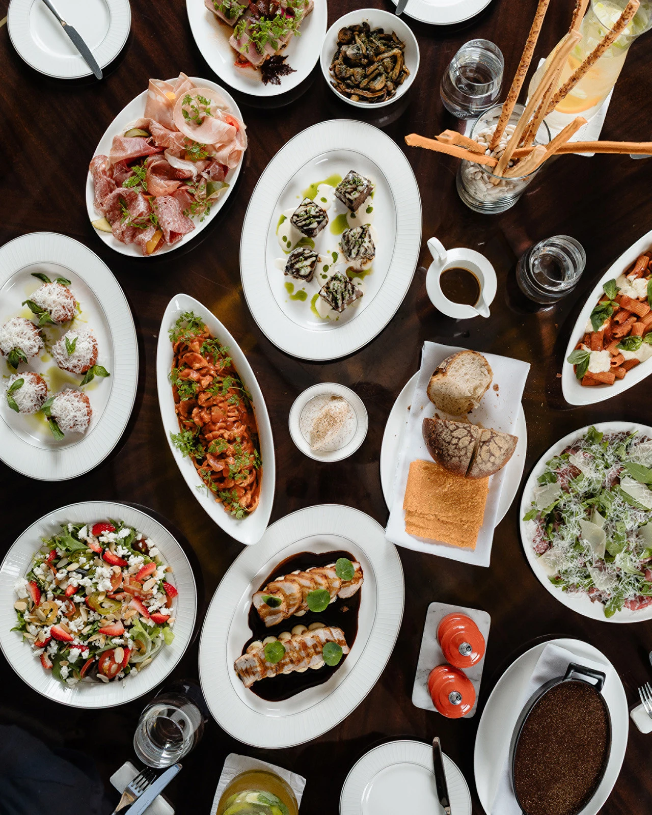 Ресторан Alto в Four Seasons Hotel Jakarta запускает Famiglia Lunch Club – новый итальянский формат субботних обедов для всей семьи