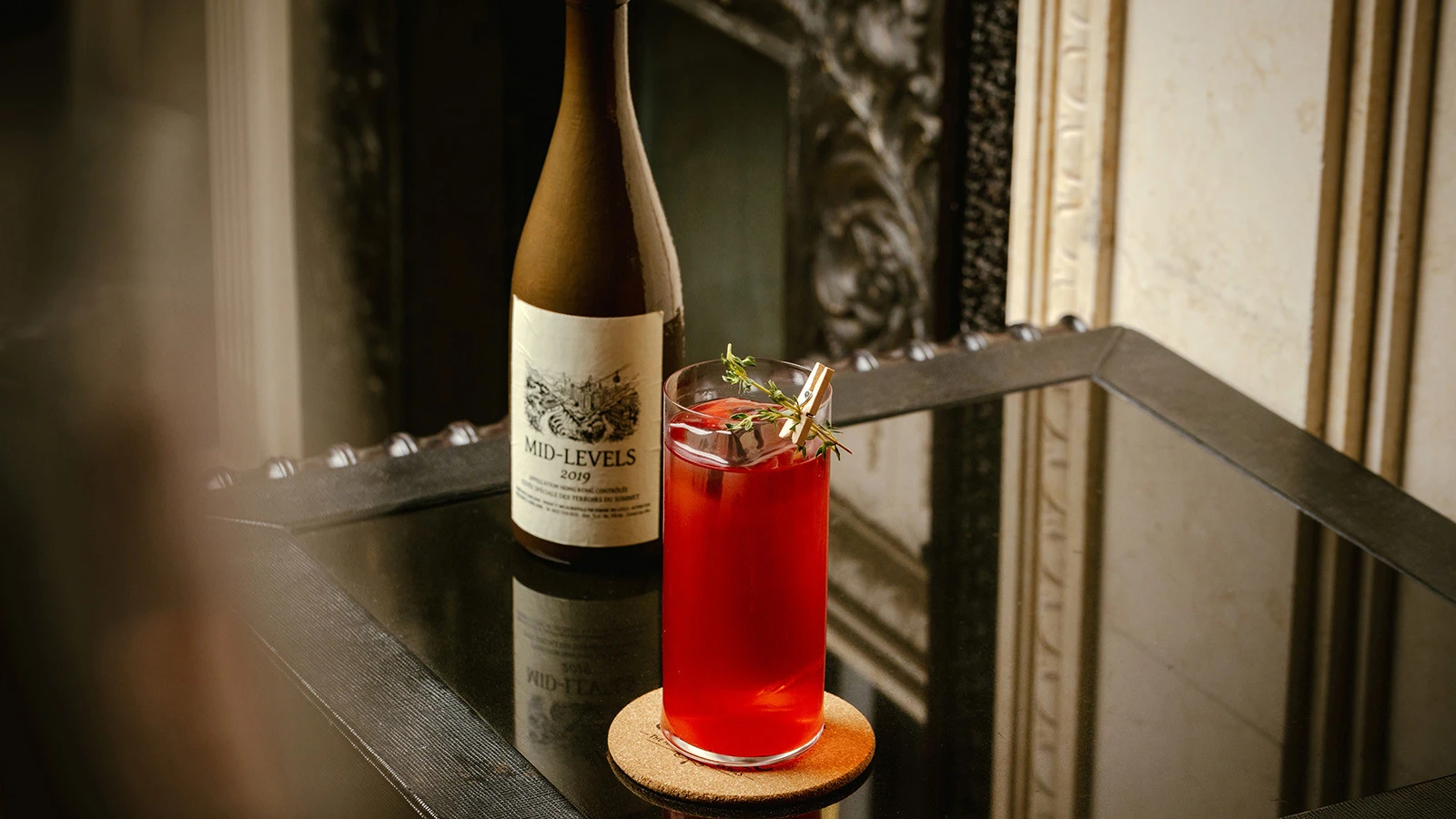 Выбери бутылку, найди истину: Caprice Bar в Four Seasons Hotel Hong Kong запускает новое коктейльное меню «Illusion»