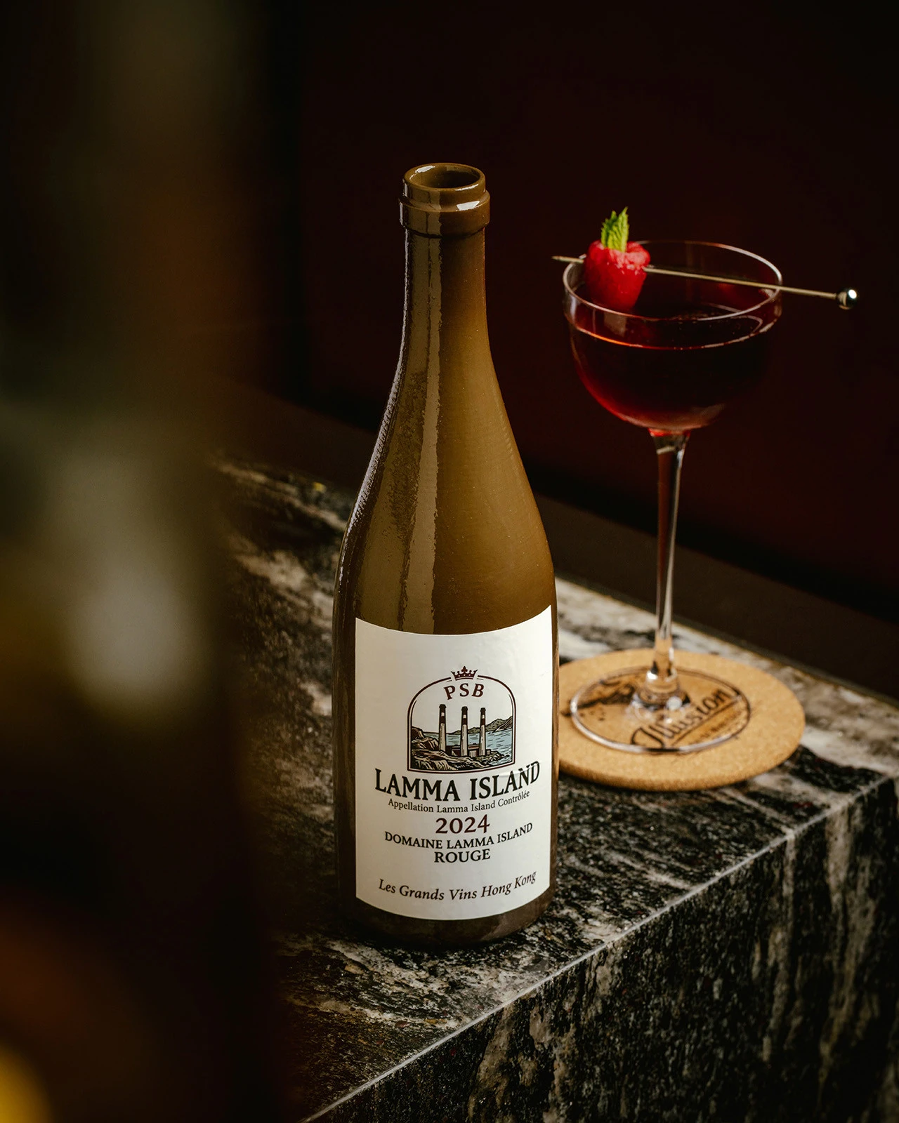 Выбери бутылку, найди истину: Caprice Bar в Four Seasons Hotel Hong Kong запускает новое коктейльное меню «Illusion»