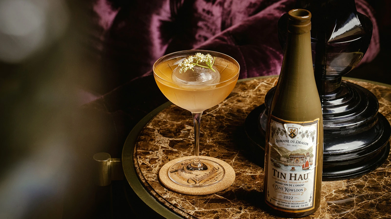 Выбери бутылку, найди истину: Caprice Bar в Four Seasons Hotel Hong Kong запускает новое коктейльное меню «Illusion»