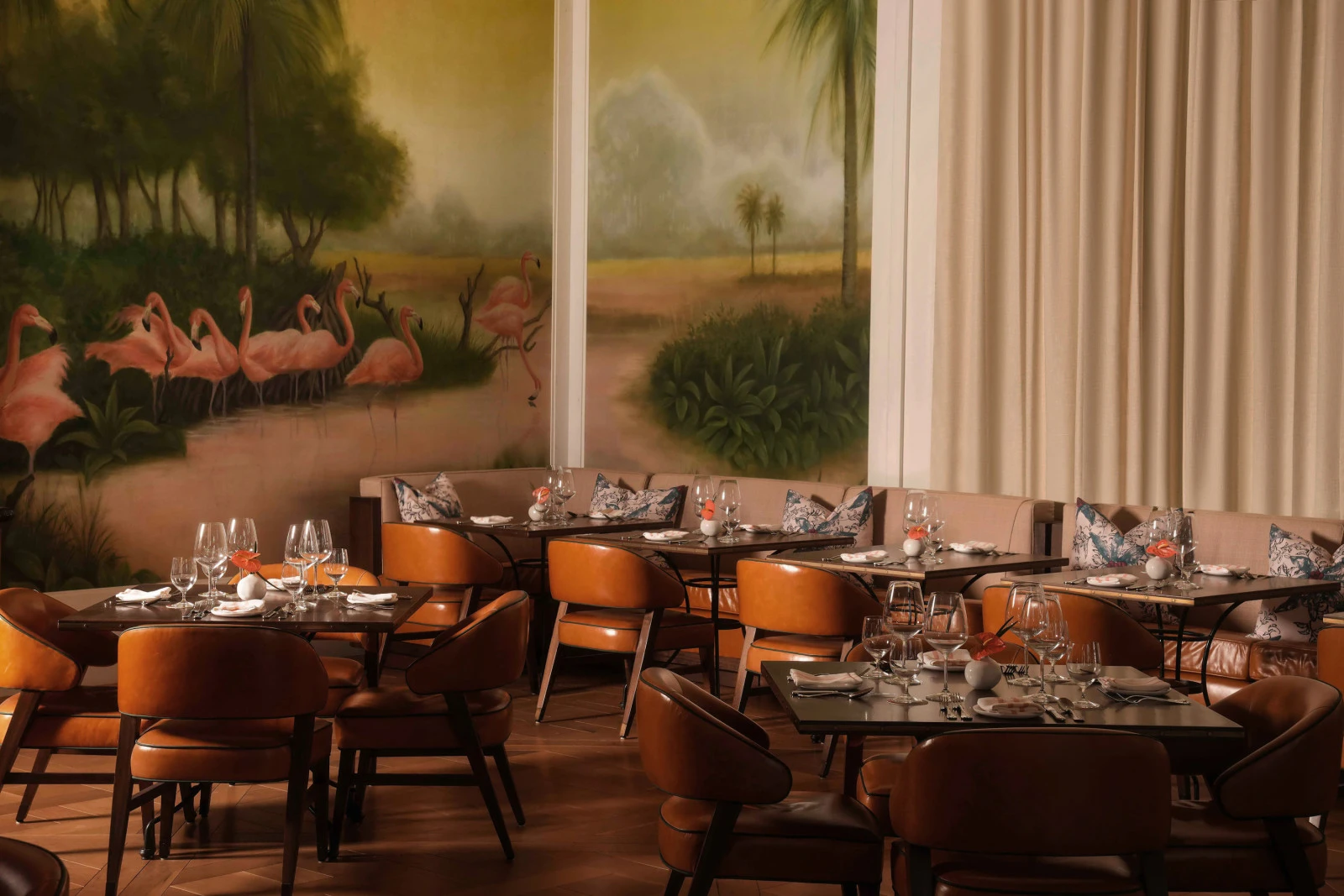 Ресторан The Merchant Room в Naples Beach Club, курорте Four Seasons, удостоен награды Wine Spectator Award of Excellence