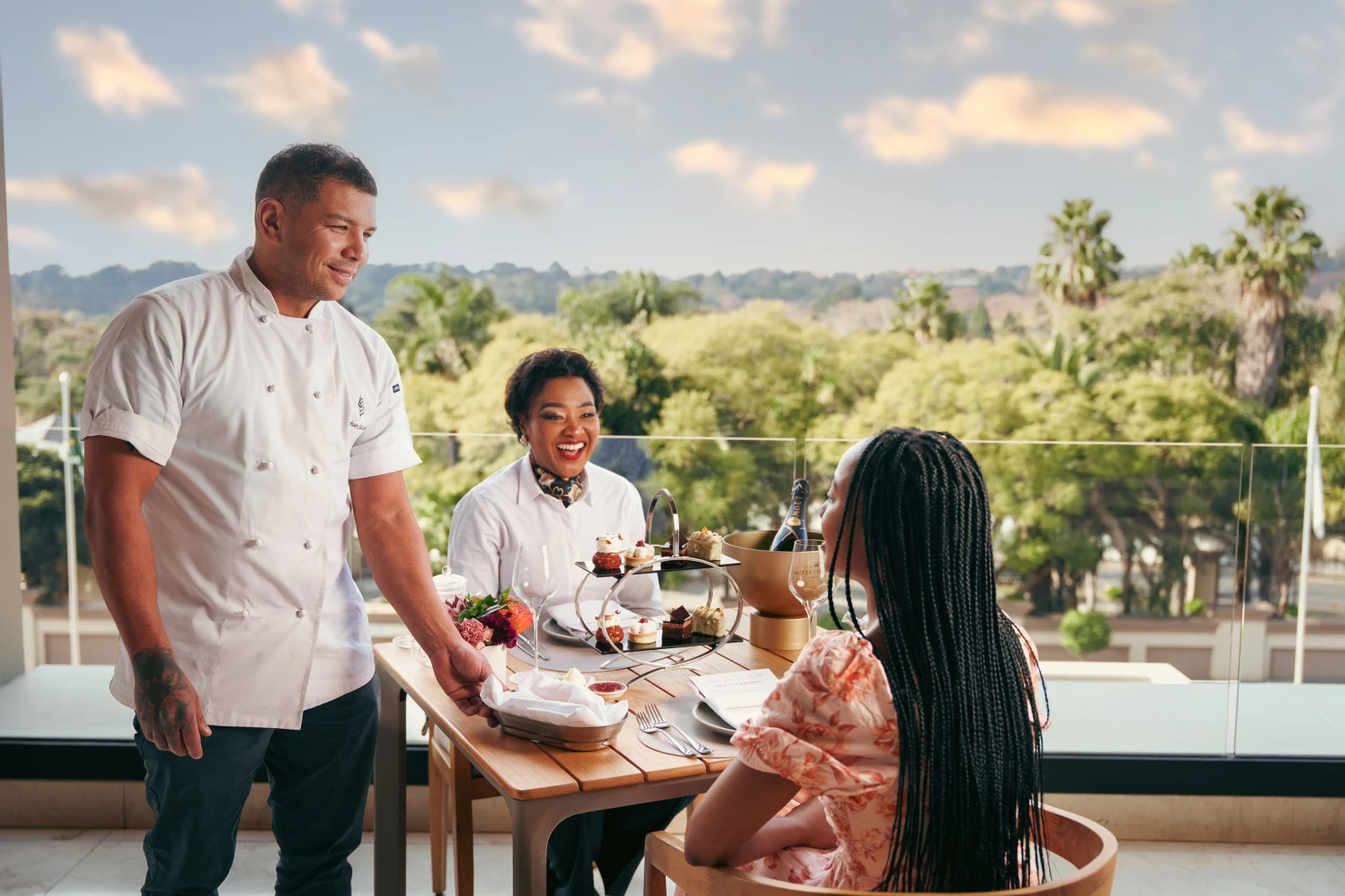 Four Seasons Hotel The Westcliff Johannesburg запускает шампанский «Послеобеденный чай» в новом лобби-баре