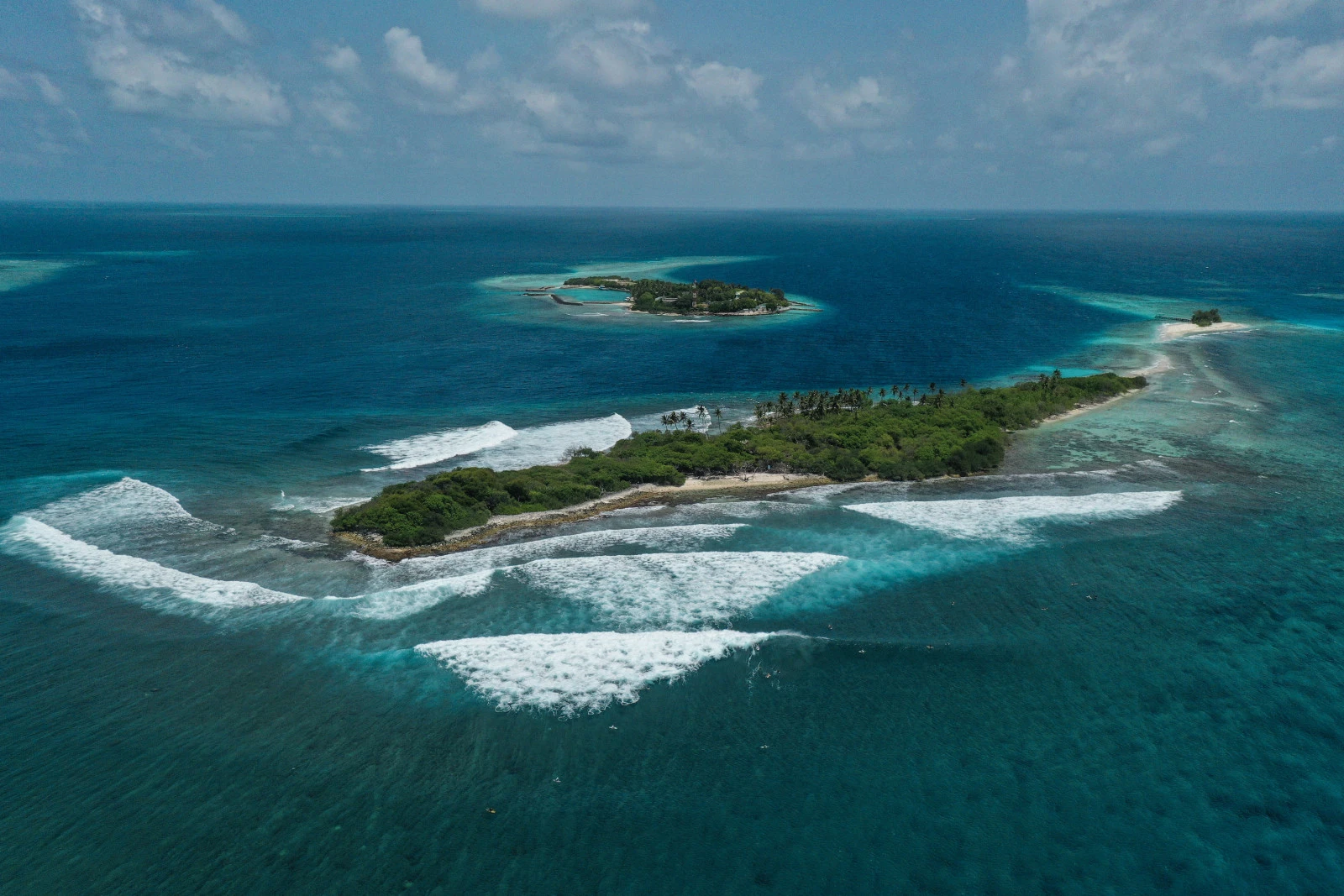 Victor Bernardo присоединится к участникам Four Seasons Maldives Surfing Champions Trophy 2026