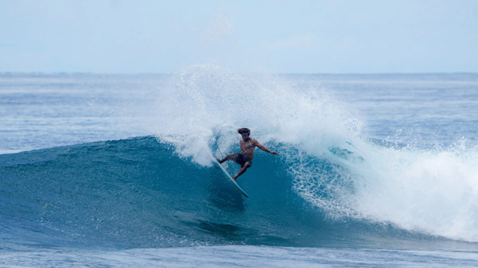Victor Bernardo присоединится к участникам Four Seasons Maldives Surfing Champions Trophy 2026