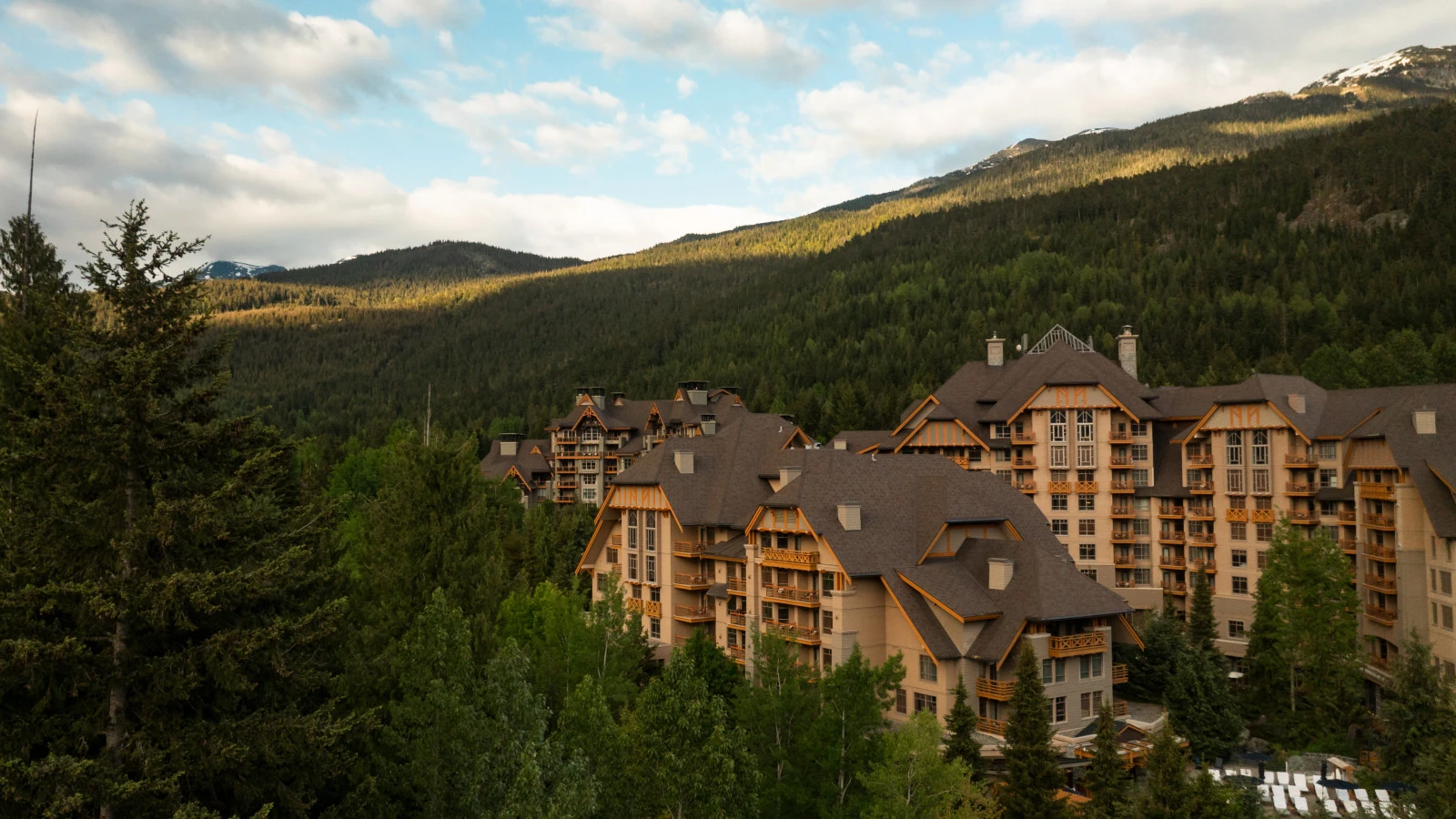 Four Seasons Resort and Residences Whistler представляет осеннюю программу: новые гастрономические впечатления, мастер-классы с художниками и сезонные wellness-п
