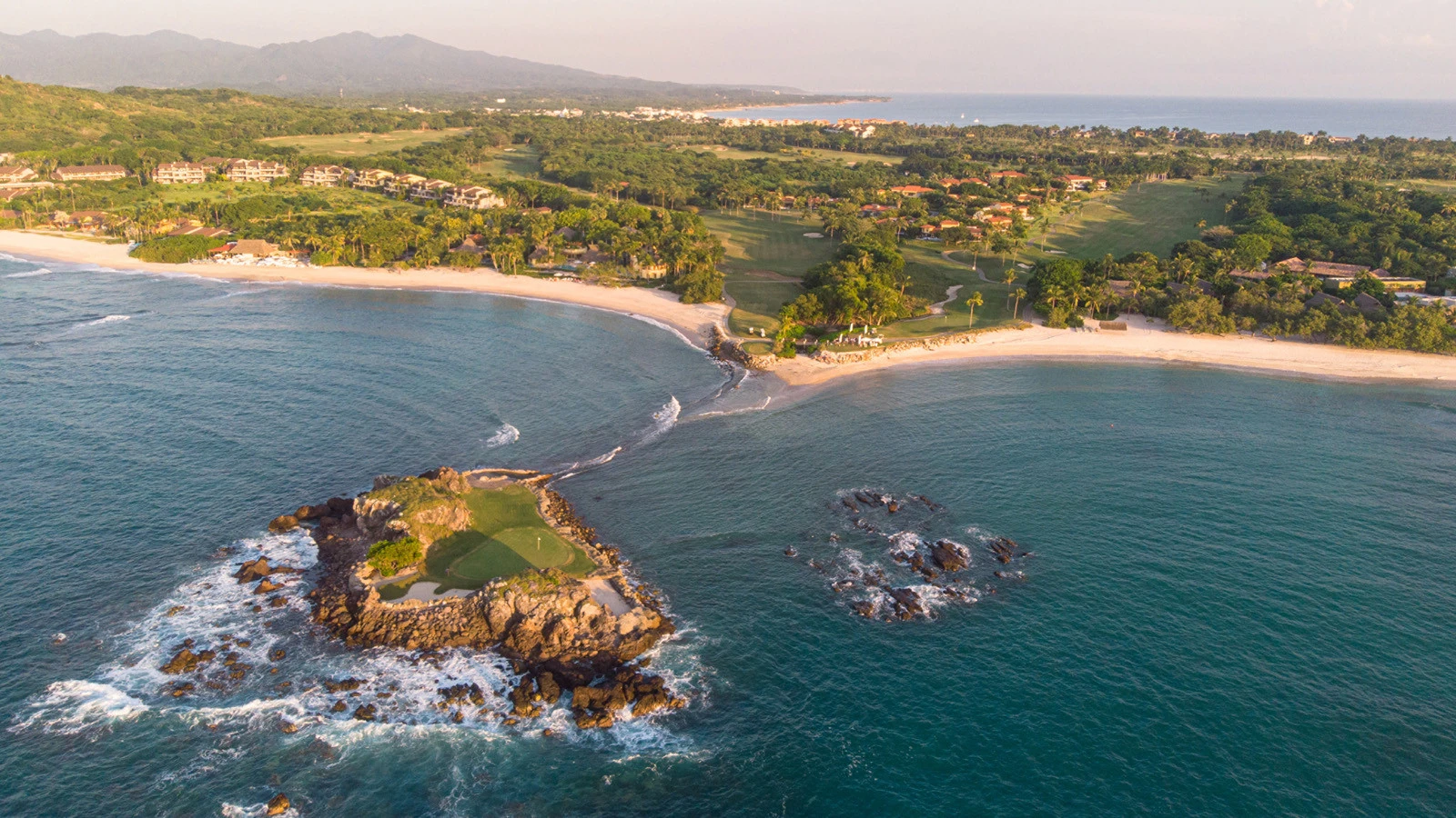 Four Seasons Resort Punta Mita удостоен пяти бриллиантов AAA в 2026 году