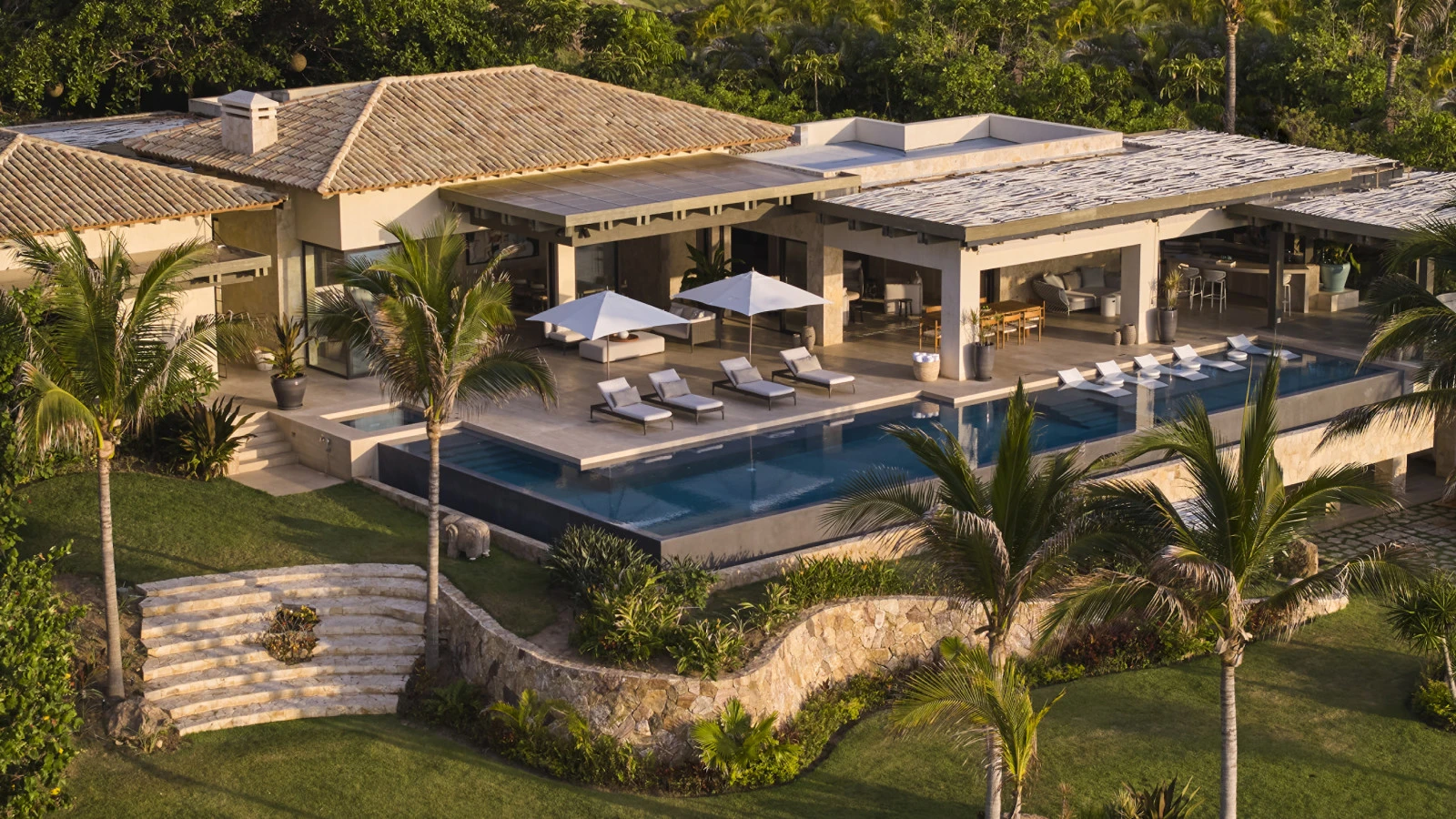 Four Seasons Resort Punta Mita удостоен пяти бриллиантов AAA в 2026 году