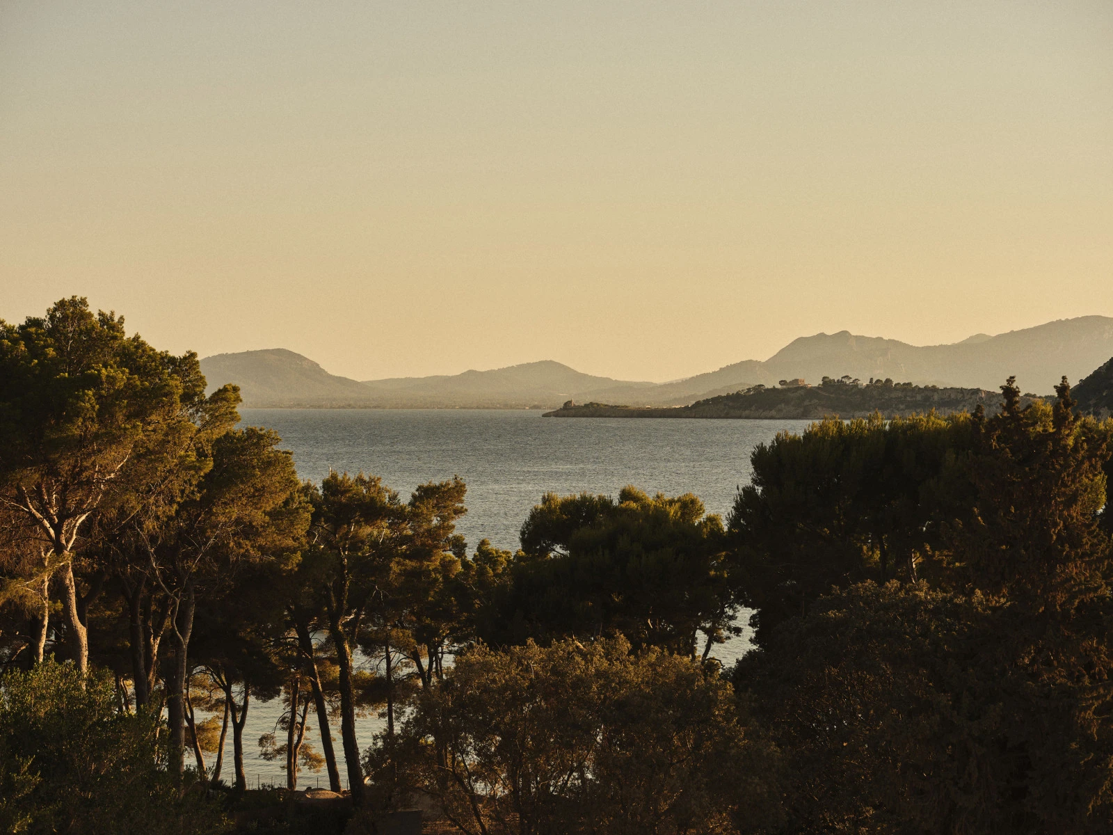 Лето продолжается в Four Seasons Resort Mallorca at Formentor: Chapeau Palma прибывает в Cercle Bar