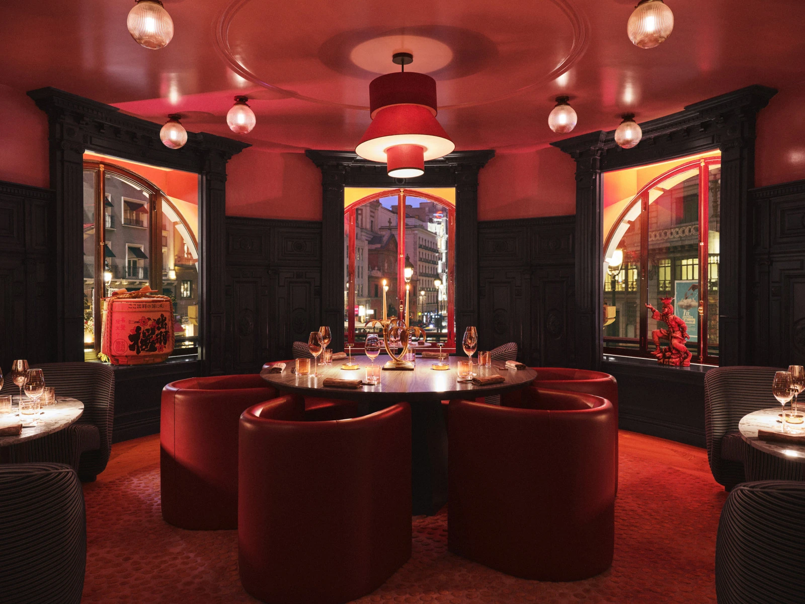 Ресторан Isa & Cocktail Bar в отеле Four Seasons Madrid переносит азарт автомобильных гонок в самое сердце города