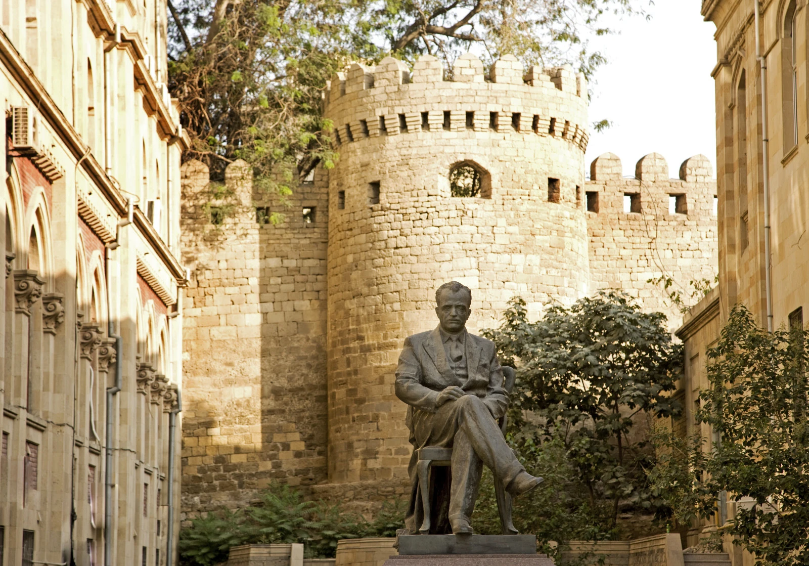 Над гонкой: Шампанский люкс с видом на трассу в Four Seasons Hotel Baku