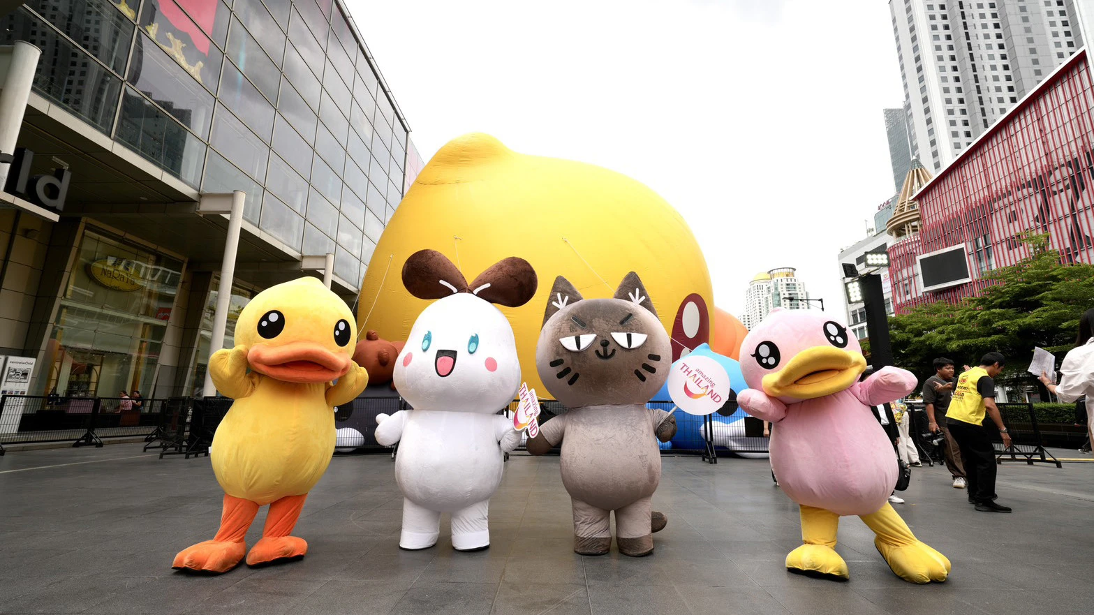 TAT поддерживает фестиваль B.Duck Playful 20th Glow In The Duck в Бангкоке