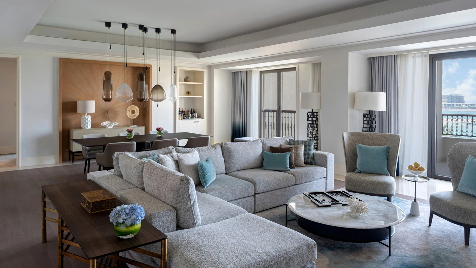 Насладитесь прощальными летними днями в Four Seasons Resort Dubai at Jumeirah Beach