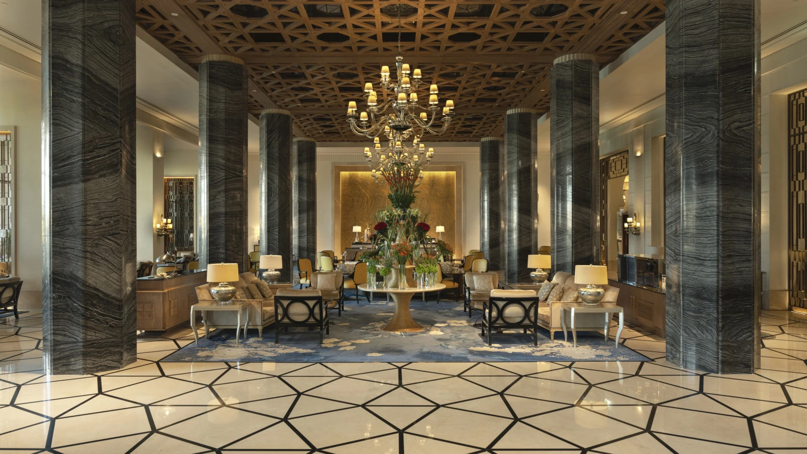 Four Seasons Resort Dubai at Jumeirah Beach и Фонд литературы ОАЭ отмечают День эмиратской женщины поэзией и кондитерским искусством