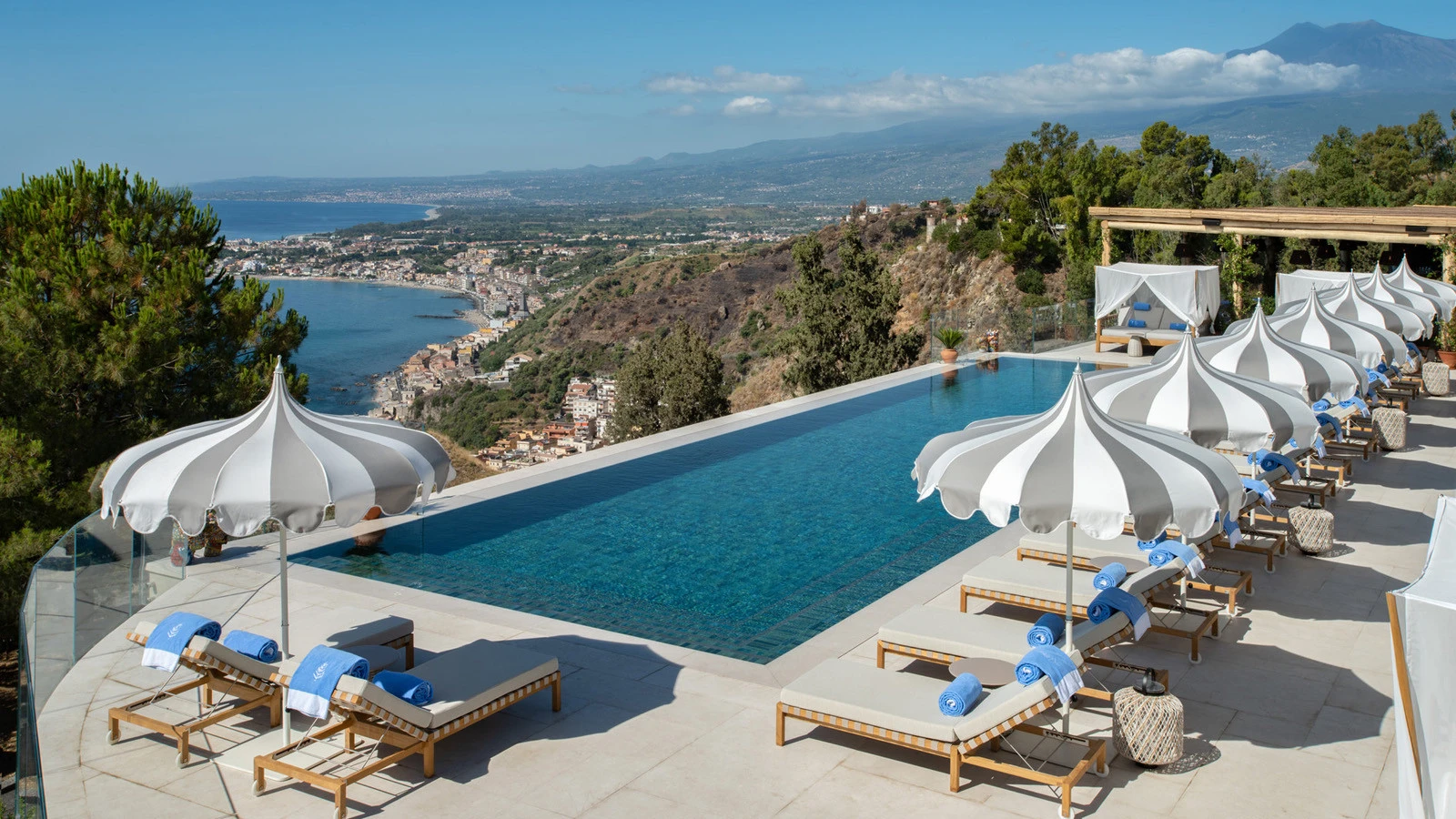 Отель San Domenico Palace, Taormina, A Four Seasons Hotel вошёл в топ-50 лучших отелей мира 2026 года