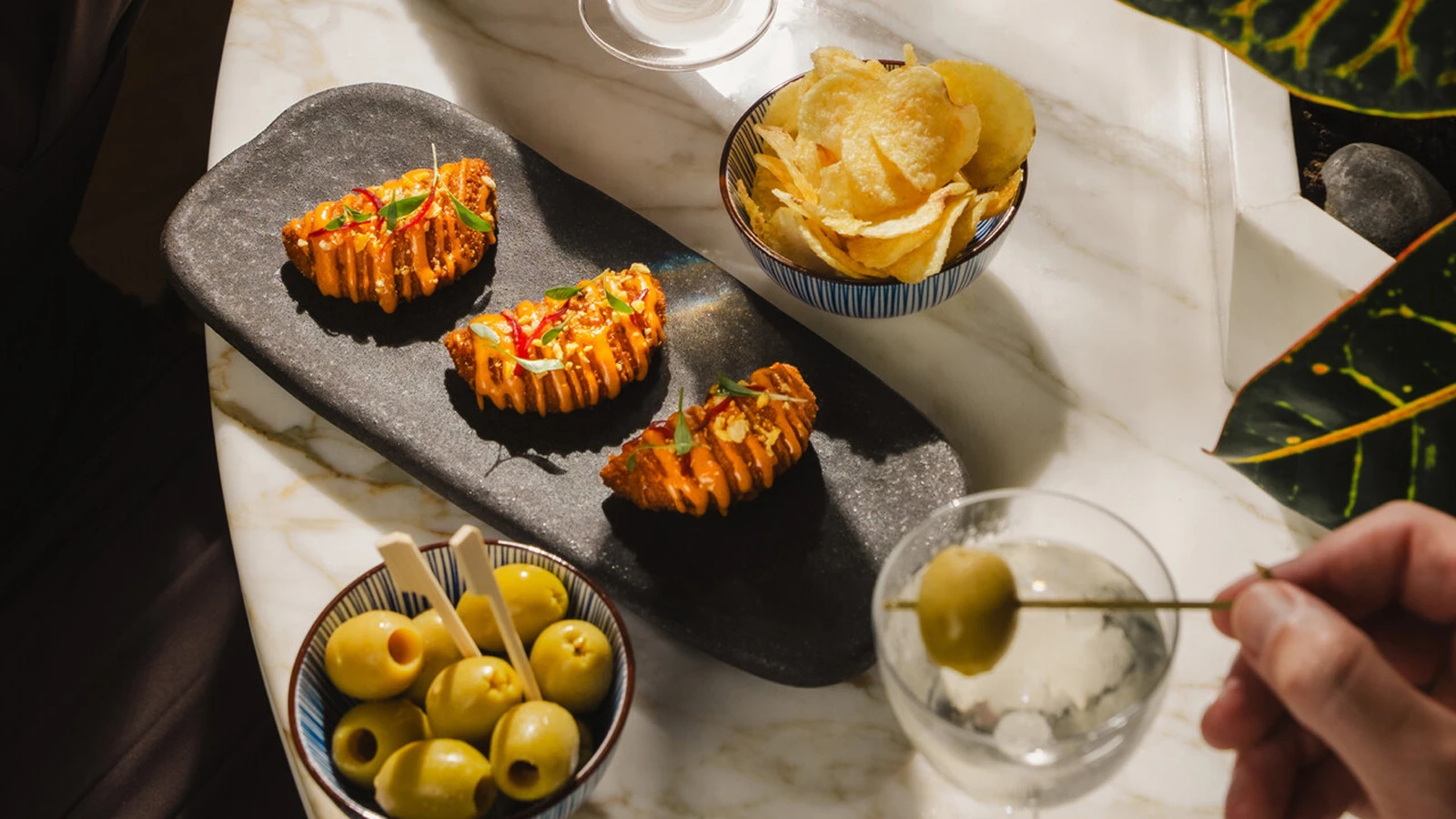 Аперитиво в ресторане MINA Brasserie отеля Four Seasons Hotel Dubai International Financial Centre