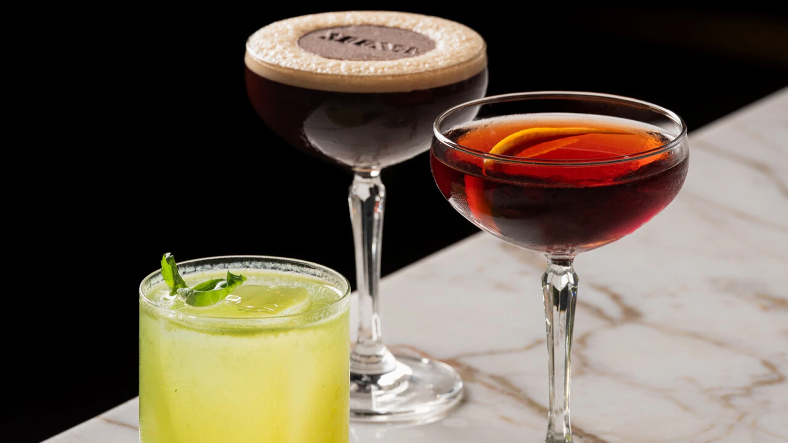 Аперитиво в ресторане MINA Brasserie отеля Four Seasons Hotel Dubai International Financial Centre