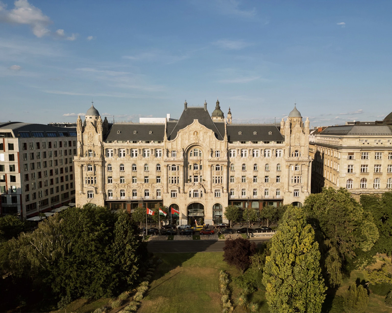 Отель Four Seasons Hotel Gresham Palace Budapest сохранил два ключа Michelin в гостиничной подборке Michelin Guide 2026