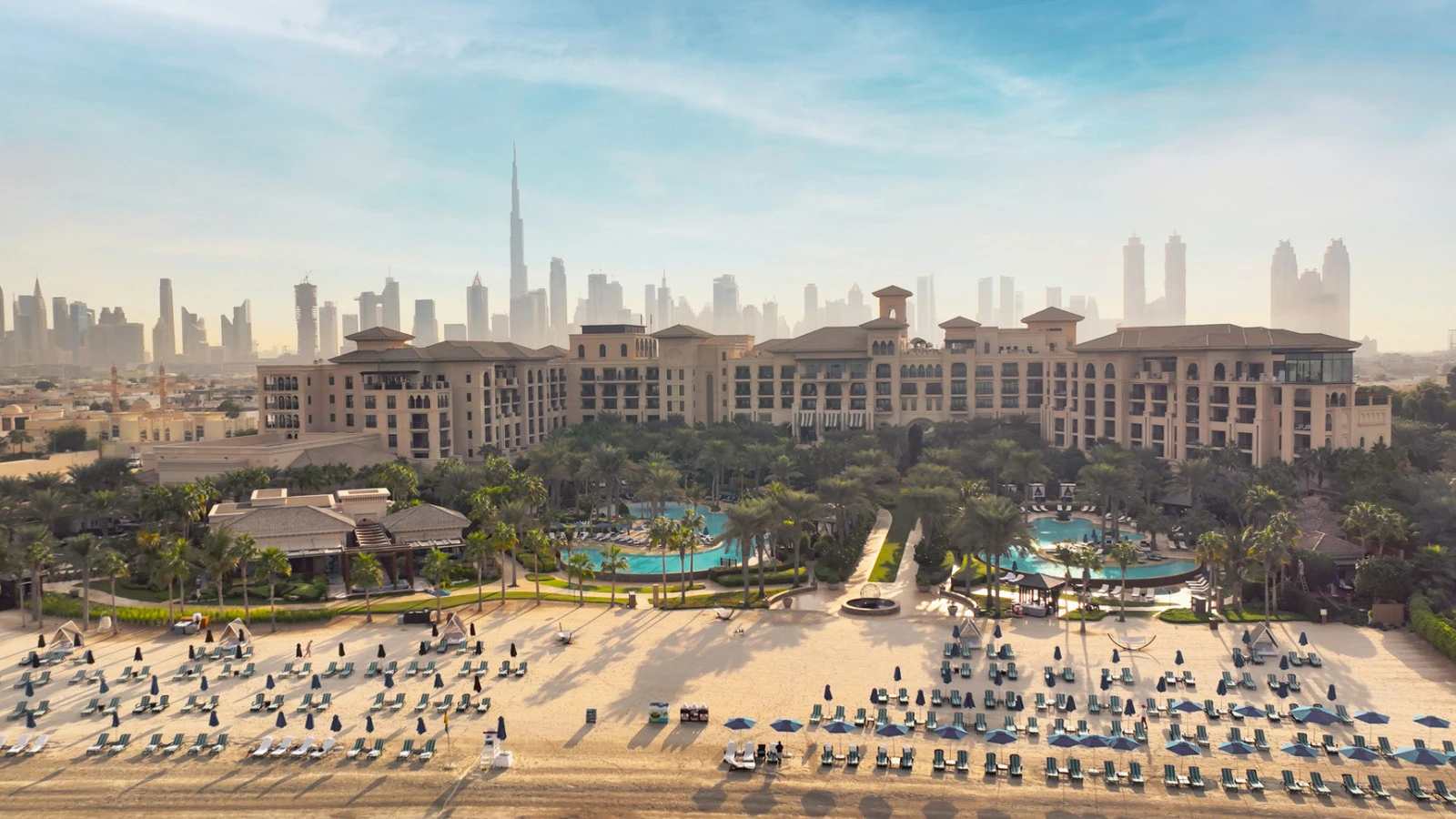 Курорт Four Seasons Resort Dubai at Jumeirah Beach впервые удостоен знака Michelin Key в гиде Michelin 2026 года