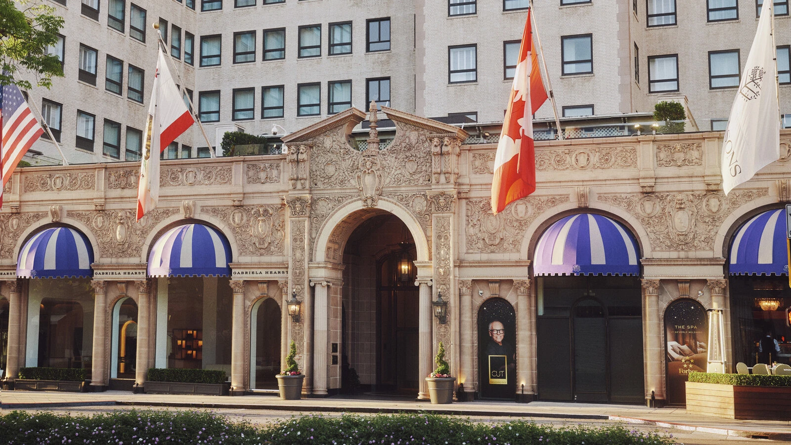 Отель Beverly Wilshire, Beverly Hills, A Four Seasons Hotel удостоен двух ключей Michelin, подтвердив статус одного из самых выдающихся отелей мира