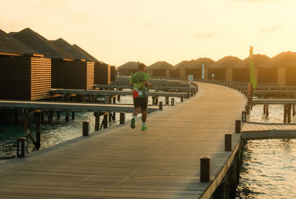 Курорт Hideaway Beach Resort & Spa успешно провел второй по счету забег Maldives Hideaway Resort Run 2026