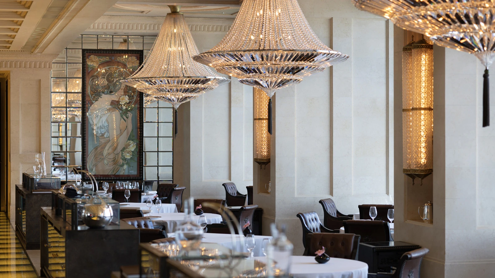 Отель Four Seasons Hotel Hong Kong удостоен двух ключей Michelin