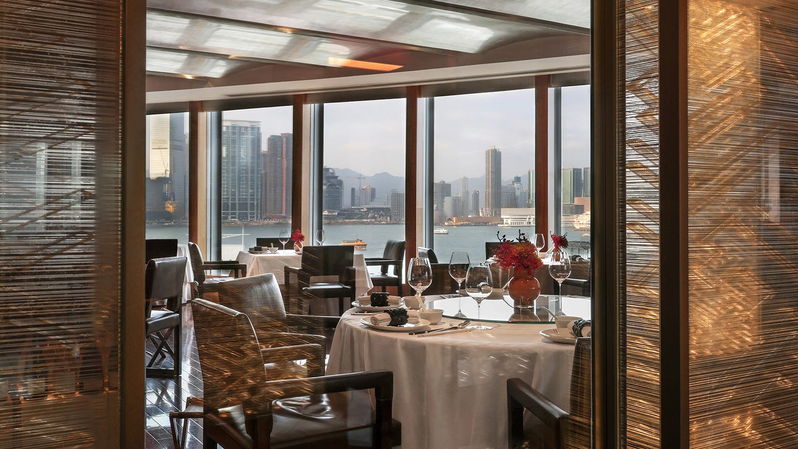 Отель Four Seasons Hotel Hong Kong удостоен двух ключей Michelin