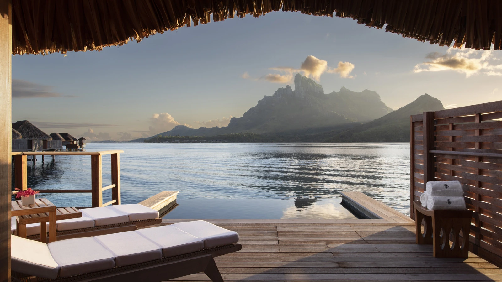 Курорту Four Seasons Resort Bora Bora вновь присуждены две награды Michelin Key