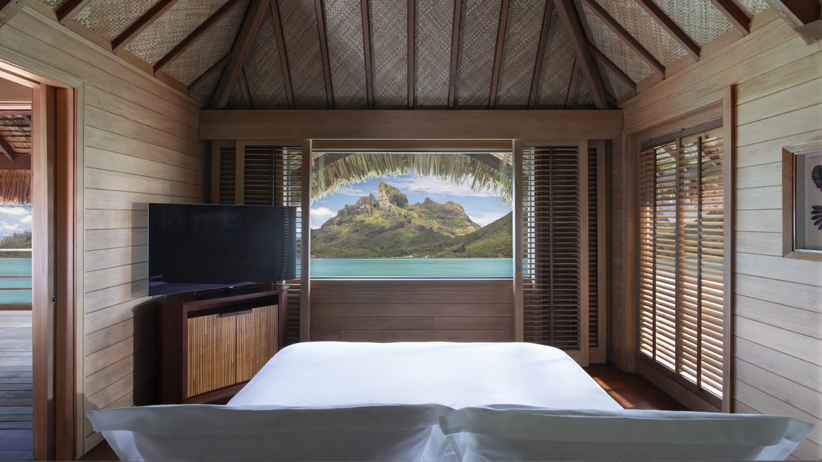 Курорту Four Seasons Resort Bora Bora вновь присуждены две награды Michelin Key