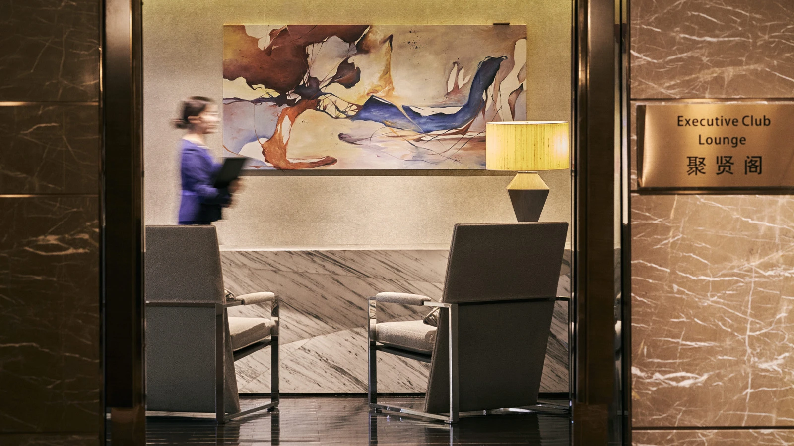 Отель Four Seasons в Шэньчжэне отмечает 13-летие выставкой искусства, посвящённой времени и памяти