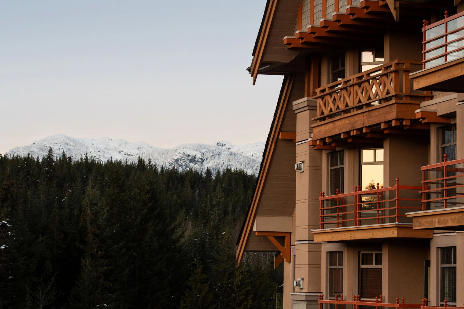 Длинные выходные на День благодарения в горах в отеле Four Seasons Resort and Residences Whistler