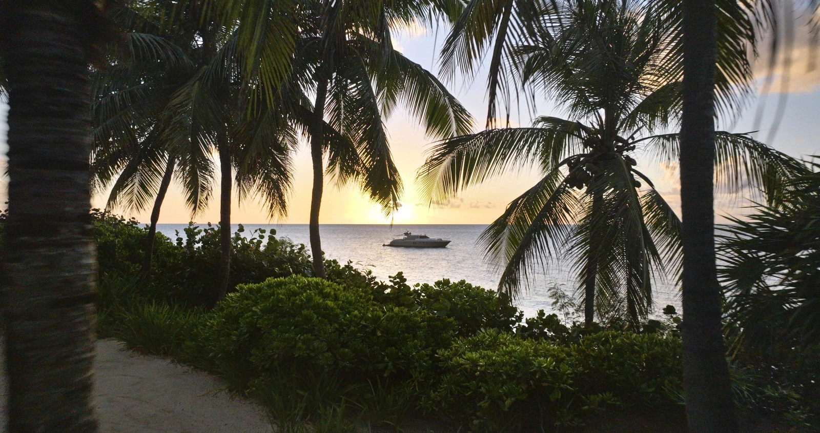 Four Seasons Resort and Residences Anguilla сохраняет два ключа Michelin в гостиничном отборе Michelin Guide 2026