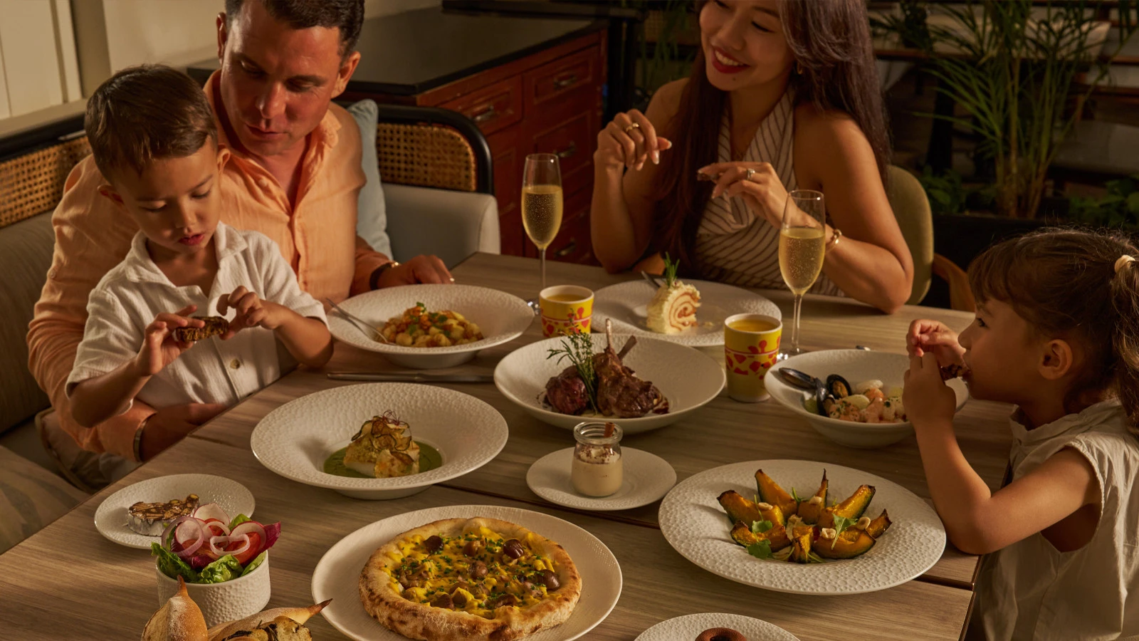 Отель Four Seasons Hotel Singapore приглашает гостей отпраздновать зиму