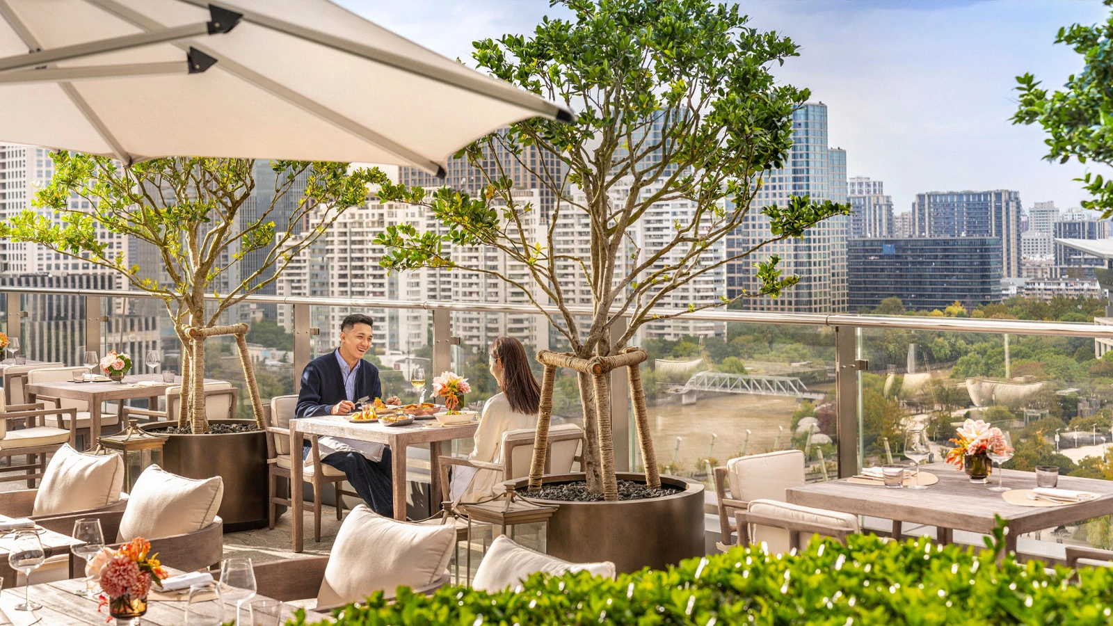 Осенняя гармония у Великого канала: Four Seasons Hotel Hangzhou at Hangzhou Centre приглашает насладиться сезоном