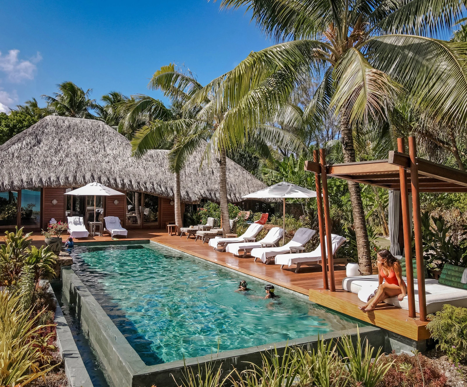 Four Seasons Resort Bora Bora признан лучшим курортом Бора-Бора по версии премии Readers’ Choice Awards от Condé Nast Traveller