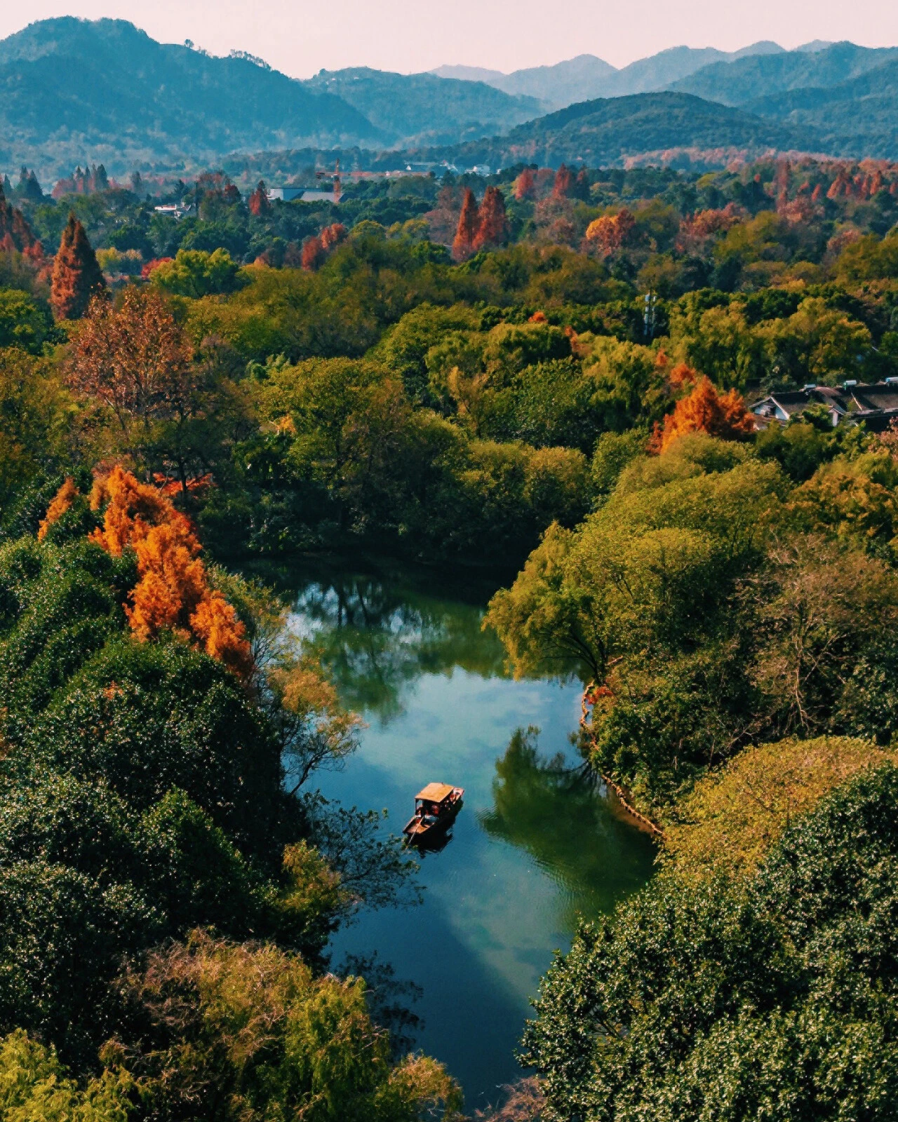 Осенний день у Западного озера: отель Four Seasons Hotel Hangzhou at West Lake приглашает гостей открыть природу и наследие Ханчжоу