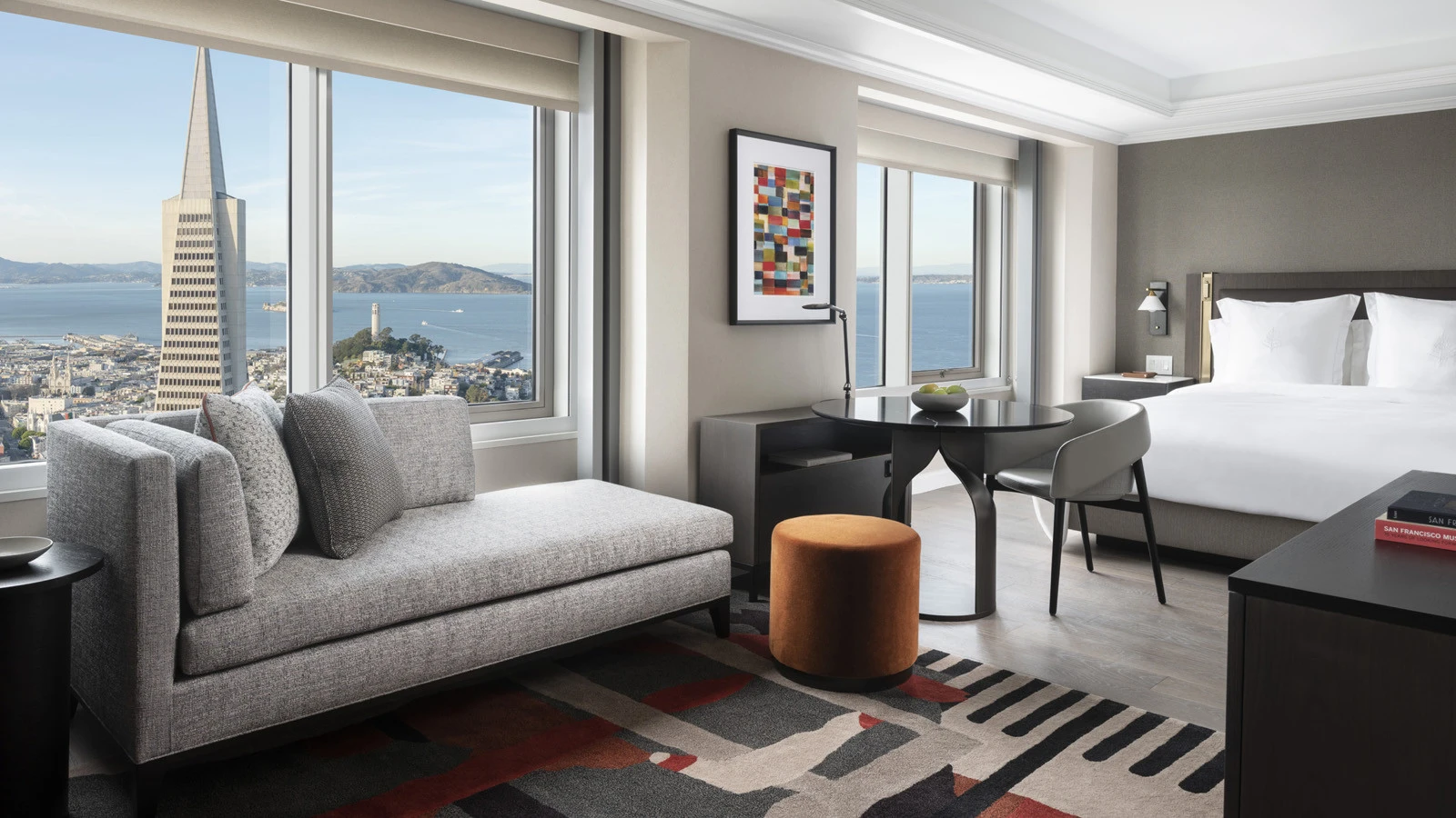 Отель Four Seasons в Сан-Франциско в районе Эмбаркадеро третий год подряд удостоен двух ключей Michelin