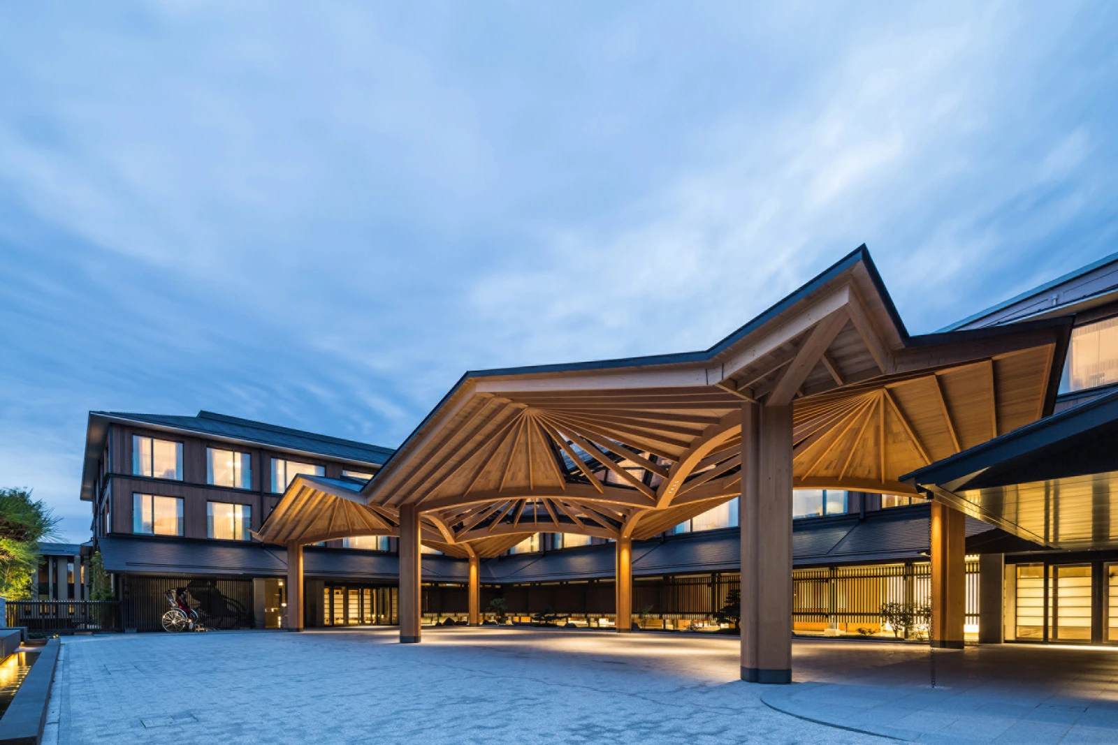 Отель Four Seasons Kyoto отмечает 10-летие: гастрономические впечатления в золотых тонах и осеннее предложение на проживание